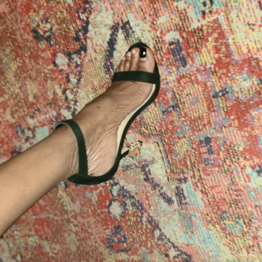 Black suede single sole heels size 10 only worn once.
